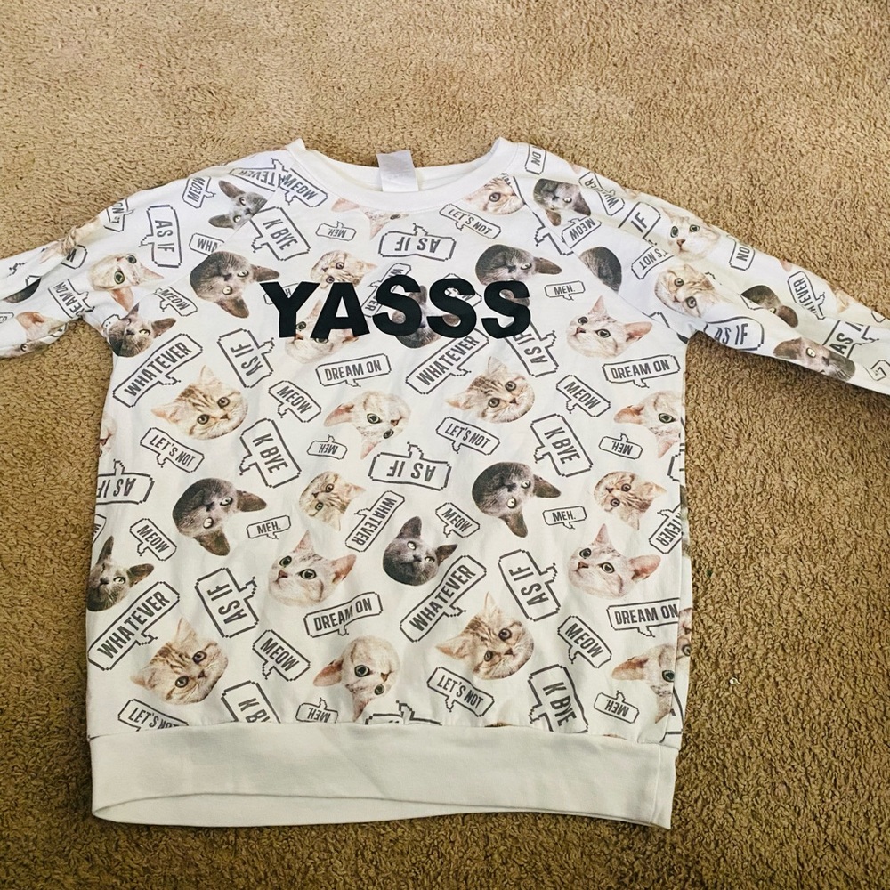 Yaasss adorable cat mom sweater! 😻